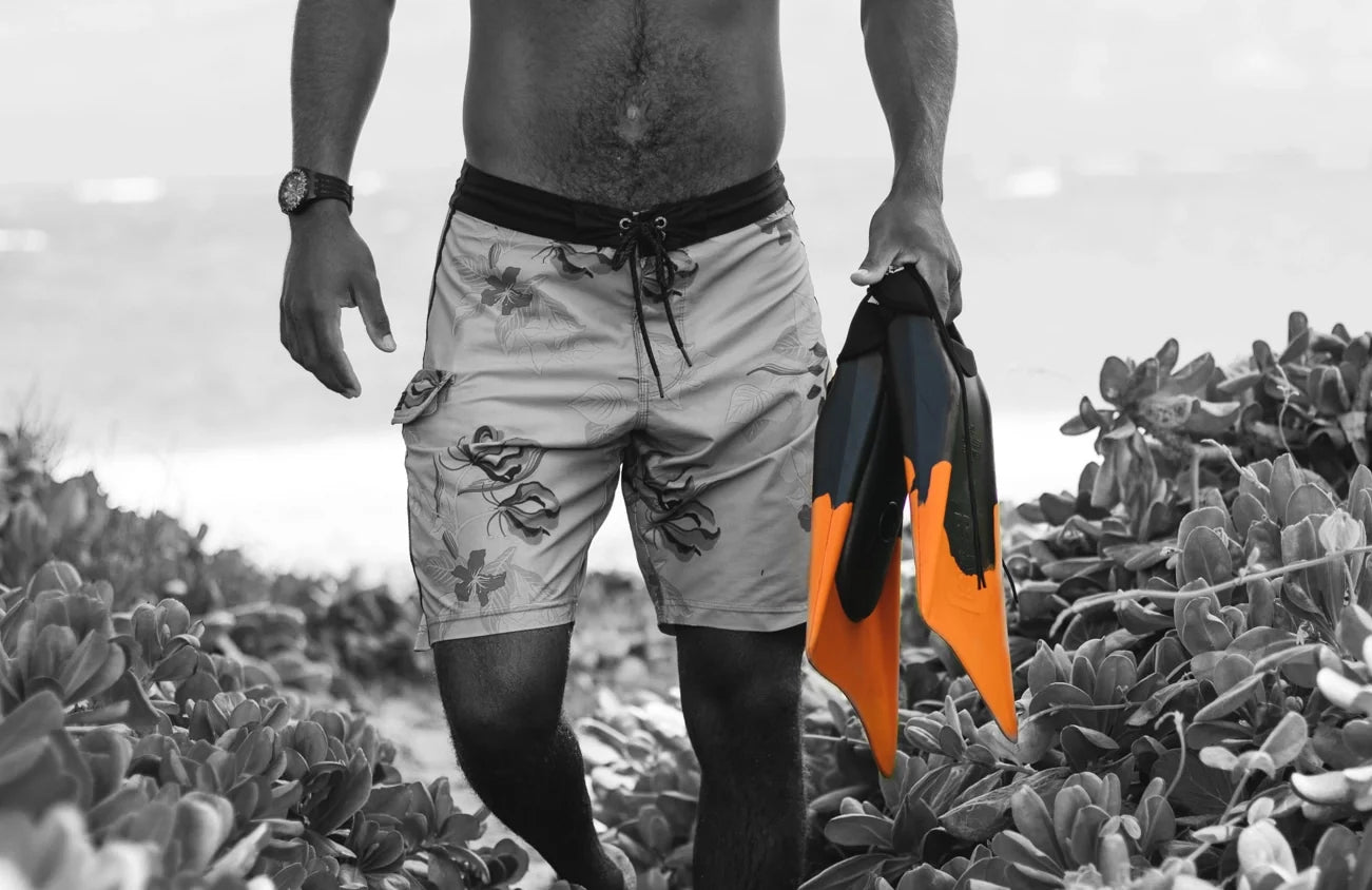 churchill-makapuu-pro-natural-gum-rubber-n4 FINSORANGE_BLACKLIFESTYLE.webp